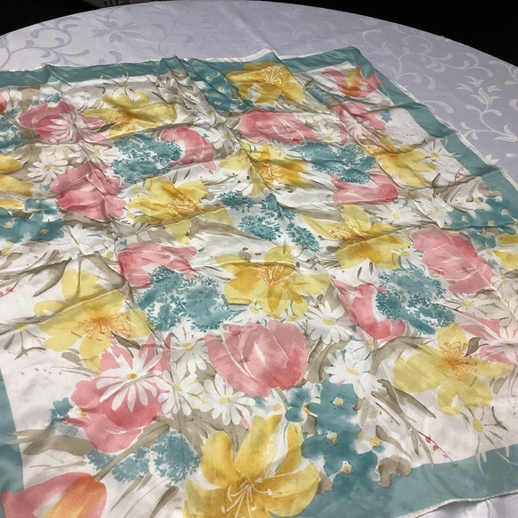 Vintage Vera, silk scarf, delicate, beautiful paisley colors I must see VERA 🌸